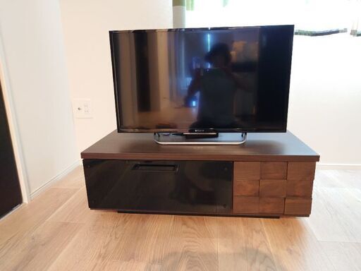 液晶32型TVとTV台