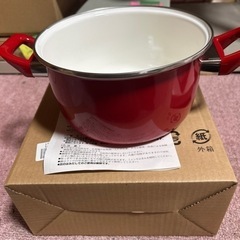 赤いホーロー両手鍋　セール中早い者勝ち