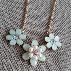 お花のネックレス　緑