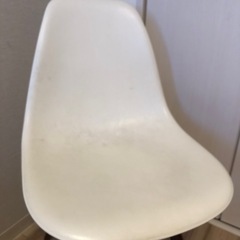 イームズ
風　チェアーの画像