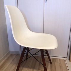 イームズ
風　チェアーの画像