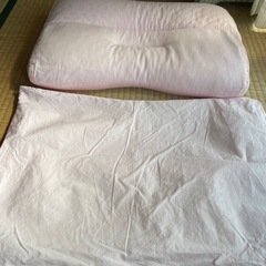 西川　医師がすすめる健康枕　肩楽寝DELUXE 専用ピローケース、補充パック付きの画像