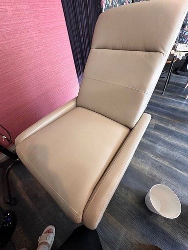 【取りに来れる方・送料負担できる方】電動ラウンジチェア