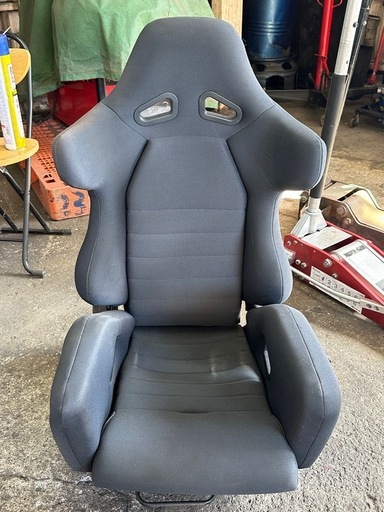 セミバケットシート