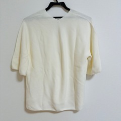 未使用ユニクロ　UNIQLO  オーバーサイズ7分袖柔らかコットンVネックプルオーバーの画像