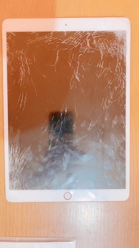 iPad Air 3(第3世代) 256GB【画面割れ】