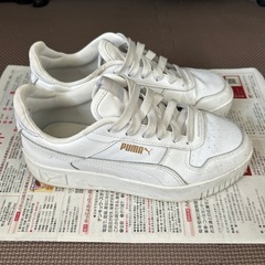 PUMAスニーカー(キャリーナストリート
)の画像