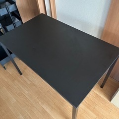 シンプルイケヤのテーブル