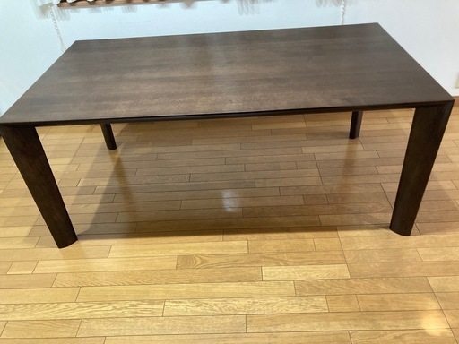 カリモク　ダイニングテーブル