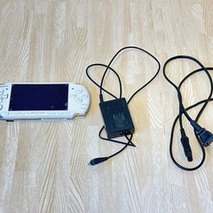 【無料】ジャンク品扱い PSPホワイト本体&充電アダプタ&ケーブ...