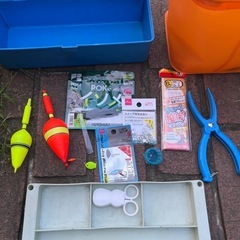 【決まりました】釣り具 セット　バケツ、工具箱、擬似餌、針、浮きなど付属の画像