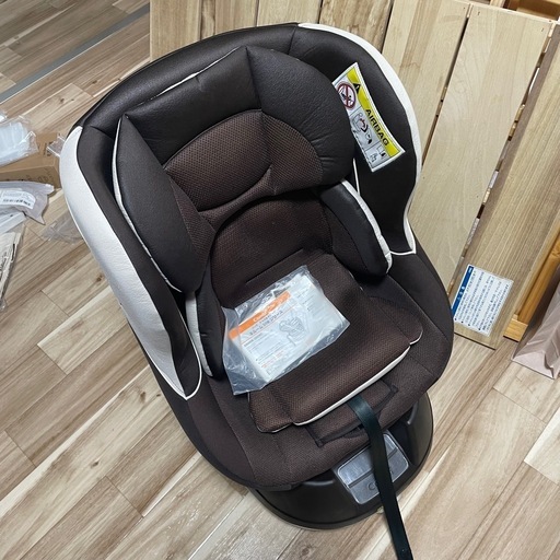 combi ネルーム　liteシリーズ　チャイルドシート