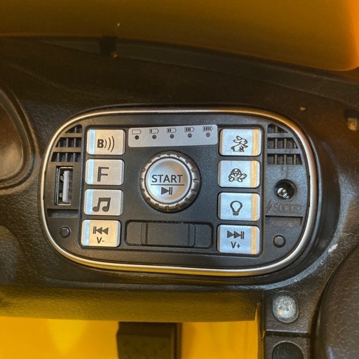 美品　ビートル　電動自動車　おもちゃ　子供　　Bluetooth機能　ライト点灯