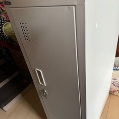 中古ロッカー　一人用　鍵付き　連結可能の画像