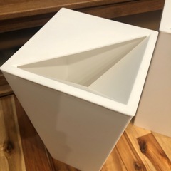 デザインゴミ箱２つセットの画像