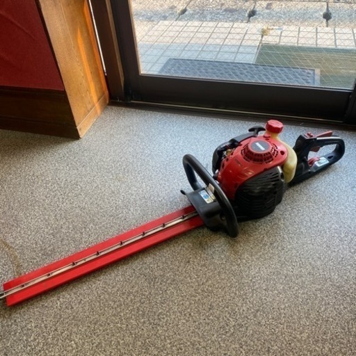 【現在お取り置き中です】新ダイワ エンジン ヘッジトリマー DH2210S 生垣バリカン 剪定　庭師 ガーデニング 中古