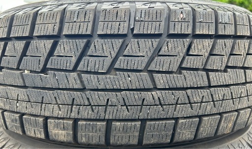 YOKOHAMA 205/60R16 23年製　スタッドレスタイヤ