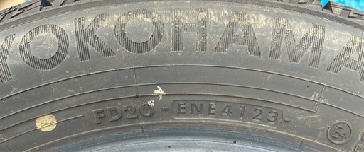 YOKOHAMA 205/60R16 23年製　スタッドレスタイヤ