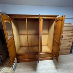 【中古】横浜ダニエル 3枚扉 ワードローブの画像