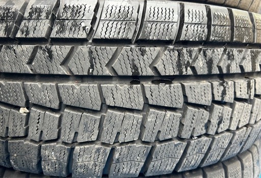 DUNLOP 215/65R16 23年製＋21年製　スタッドレスタイヤ