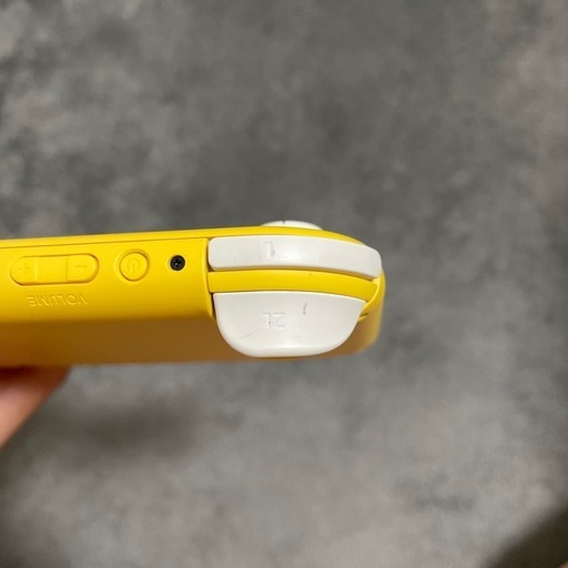 ニンテンドースイッチ　ライト　イエロー