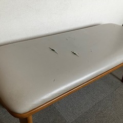 ダイニングテーブルのベンチと椅子