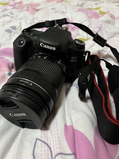 一眼レフカメラ　Canon eos8000d