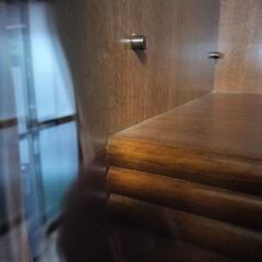 レトロな食器棚の画像