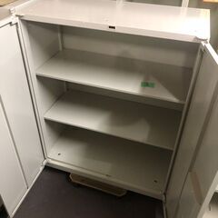 オカムラ　両開き書庫　幅90㎝　鍵付き　在庫複数ありの画像