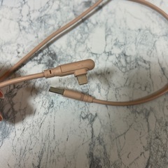 iPhone 横タイプ　充電器　充電器が邪魔にならないタイプの画像