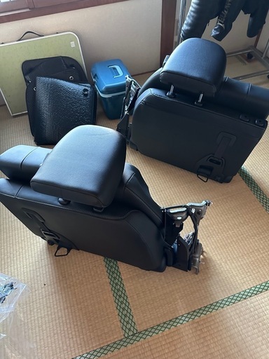 ランクル200三列目のシート