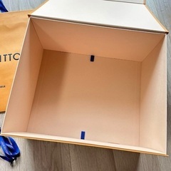 【お値下げ】LOUISVUITTON ショッパー・箱・メッセージ&アテンションカード・リボンの画像