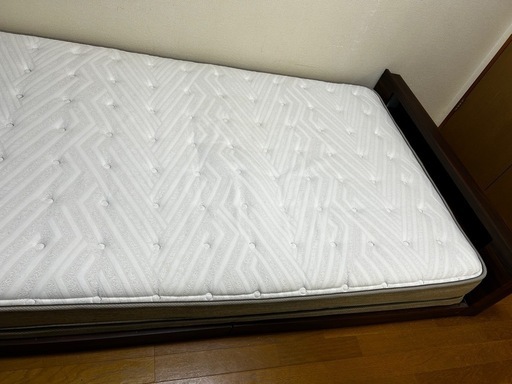 ベッドフレーム、マットレス