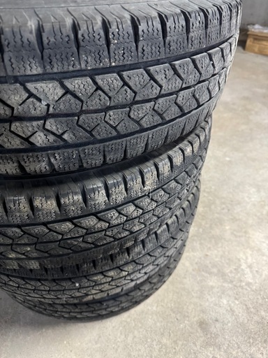 ハイエース　ブリザック　4本　195/80R15