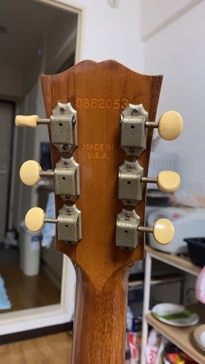 GibsonアコースティックギターJ-50ハードケース付き