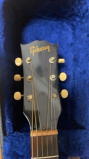 GibsonアコースティックギターJ-50ハードケース付き