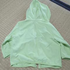 【値下げ】ユニクロ　UVカット用薄手パーカー90cmの画像