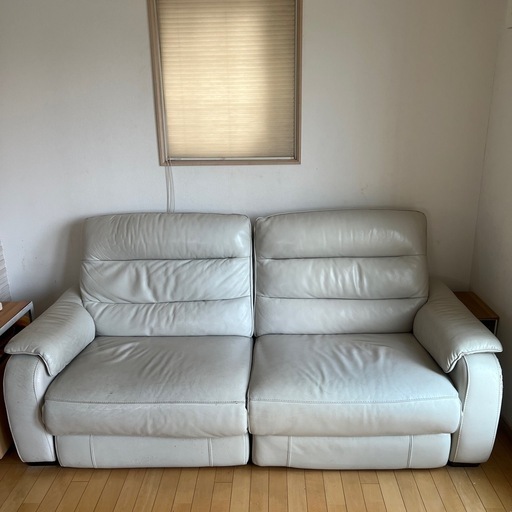 ニトリ　本革
3人掛け両電動リクライニングソファ