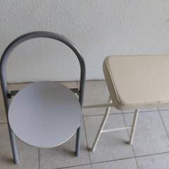 折り畳み椅子の画像