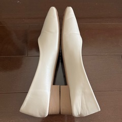 AMELY スクエアトゥスウィッチングパンプスの画像