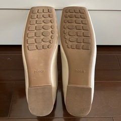 AMELY スクエアトゥスウィッチングパンプスの画像