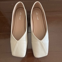 AMELY スクエアトゥスウィッチングパンプスの画像