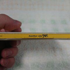 ♠　Another Side 70's　70年代のヒット曲ばかりを集め、40代の洋楽ファンを中心に話題となったコンピ『ザ・セブンティーズ』。その姉妹盤ともいえる1枚。ポップスやAOR、ロックなどどこかで耳にしたことのある名曲ばかりを収録。の画像