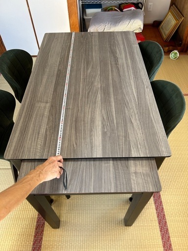 ワイドにもなるダイニングテーブルセット