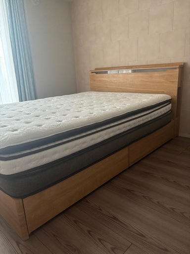 【美品】ニトリ ダブルベッド ライト、コンセント付き ＆マットレス