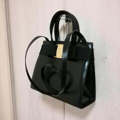 非常に美品。Ferragamo サルヴァトーレフェラガモ ヴァラ 2wayショルダー付き バッグ