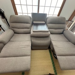 【ニトリ】３人掛け　テーブル付きソファの画像
