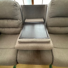 【ニトリ】３人掛け　テーブル付きソファの画像