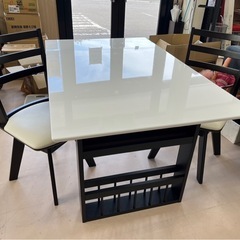 【ニトリ】伸縮式ダイニングテーブルセット 2人がけ アース美原店ニトリ中古伸縮式ダイニングテーブルセット