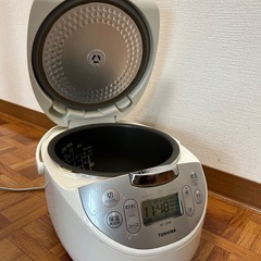 IHジャー炊飯器　5.5合炊き　TOSHIBA RC-10HH　ホワイトの画像